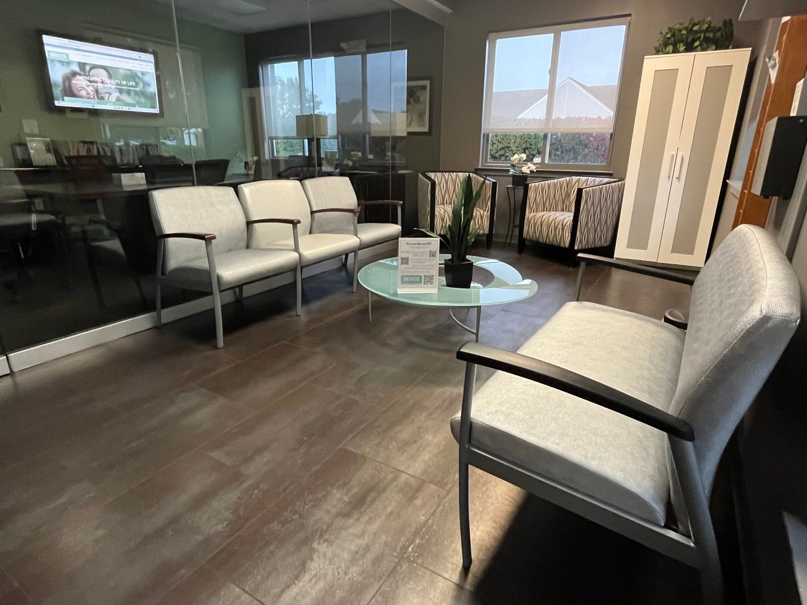 The welcoming reception area at Innovative Medical Associates in Marlton, NJ